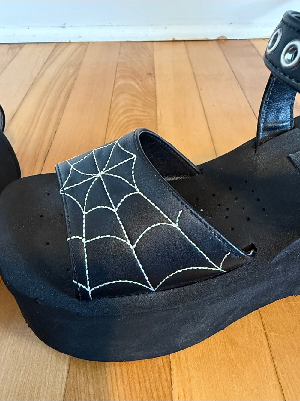 Demonia spiderweb platform sandals - size 7 - Picture 3 of 8